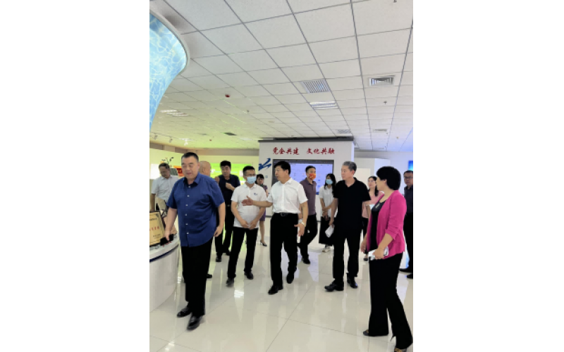 唐山市政協(xié)副主席、黨組成員董學(xué)忠一行來我公司調(diào)研視察